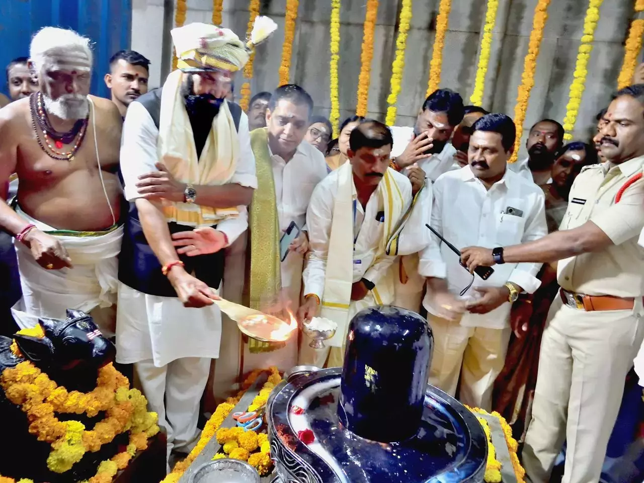 Uttam ने इंडस्ट्री और तीर्थयात्रा को बढ़ावा देने के लिए मेलचेरुवु-हैदराबाद रेल लिंक पर ज़ोर दिया Uttam ने इंडस्ट्री और तीर्थयात्रा को बढ़ावा देने के लिए मेलचेरुवु-हैदराबाद रेल लिंक पर ज़ोर दिया