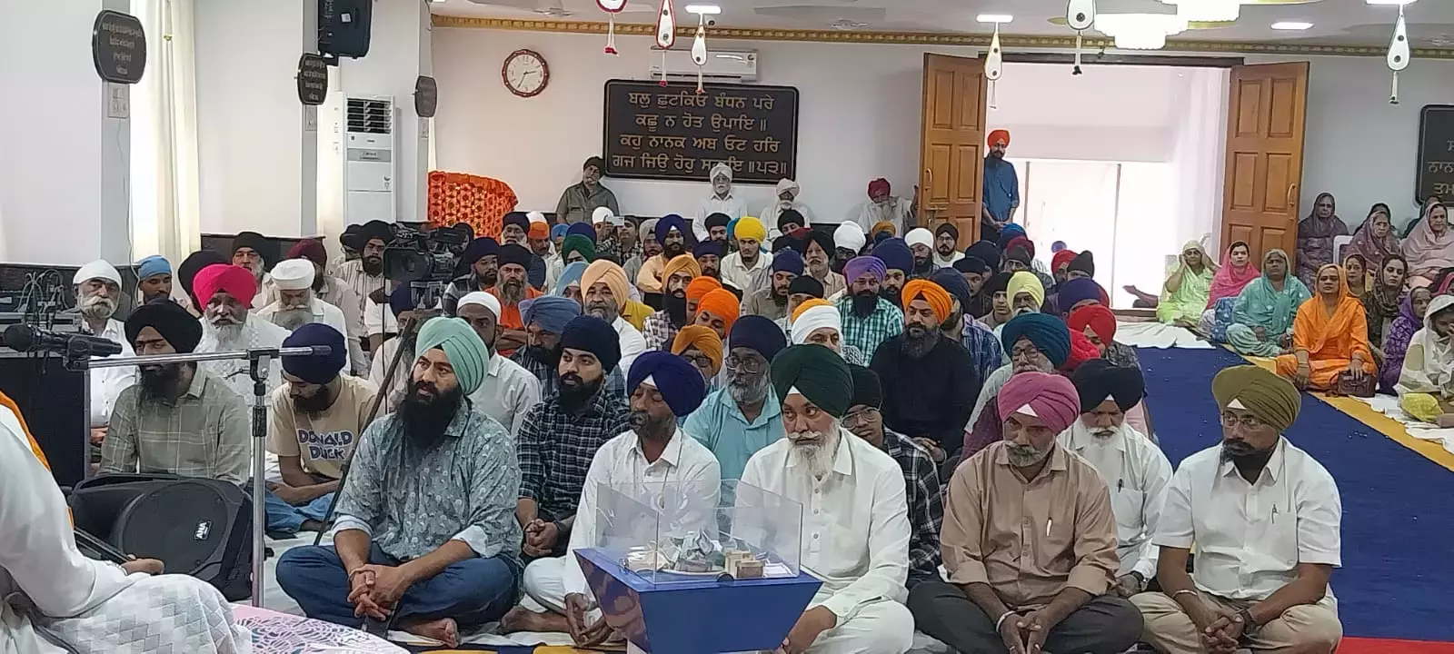 Sikhs ने शहर में श्रद्धा के साथ गुरु तेग बहादुर की 350वीं शहीदी मनाई Sikhs ने शहर में श्रद्धा के साथ गुरु तेग बहादुर की 350वीं शहीदी मनाई
