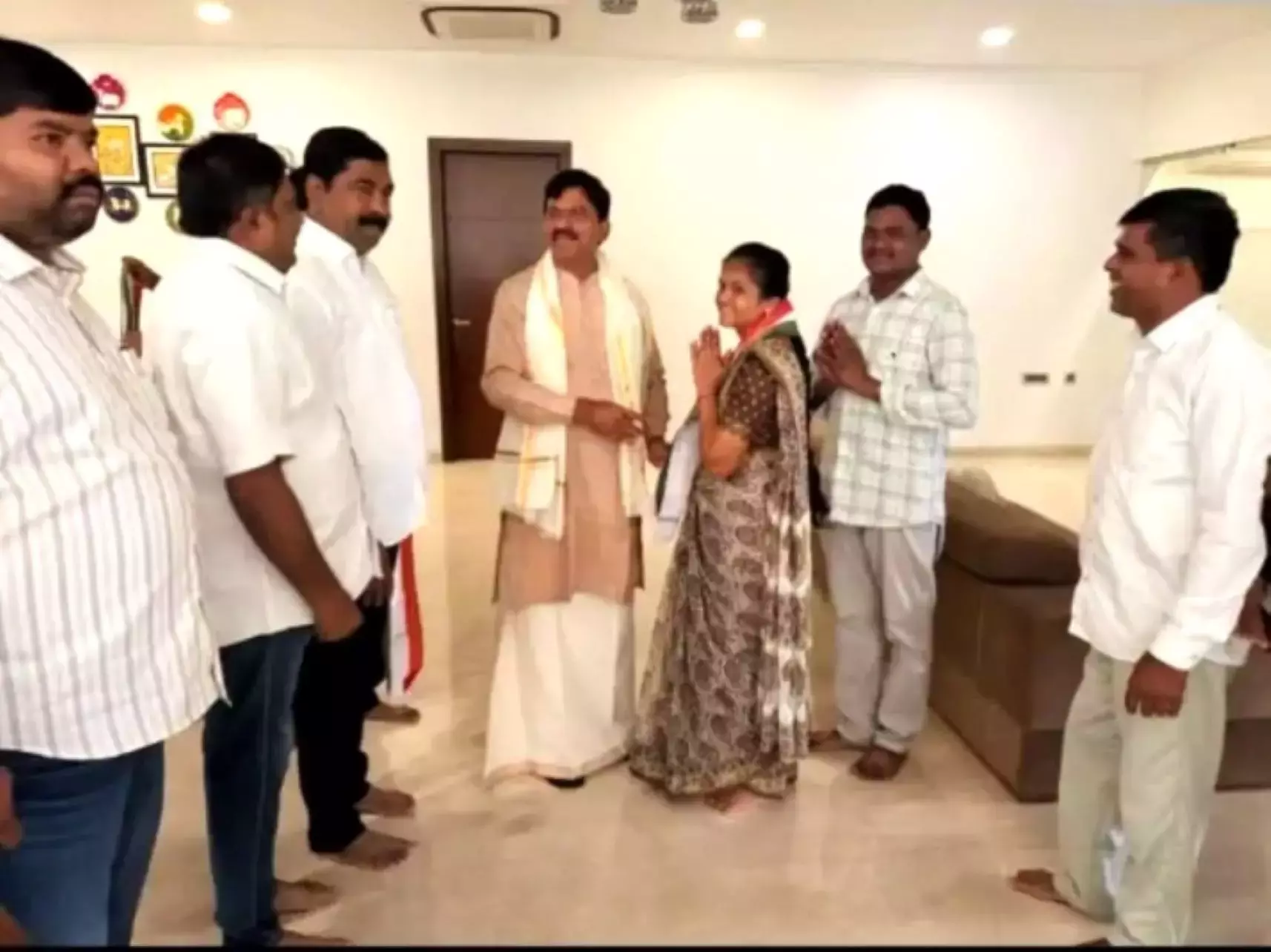 Telangana : वरधन्नापेट में निर्दलीय पार्षद कांग्रेस में शामिल हुए Telangana : वरधन्नापेट में निर्दलीय पार्षद कांग्रेस में शामिल हुए