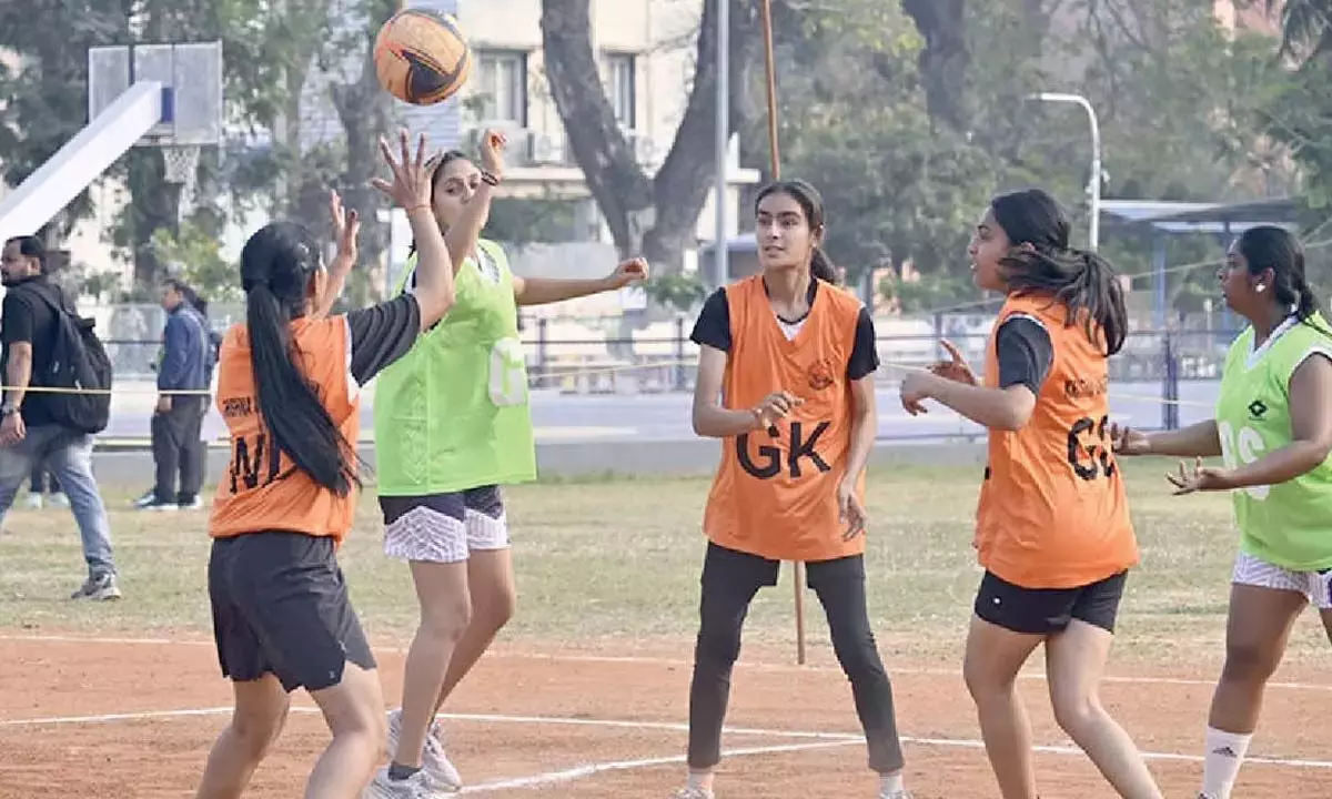 मेज़बान KRU ने इंटर-वर्सिटी नेटबॉल टूर्नामेंट में दो जीत हासिल कीं मेज़बान KRU ने इंटर-वर्सिटी नेटबॉल टूर्नामेंट में दो जीत हासिल कीं