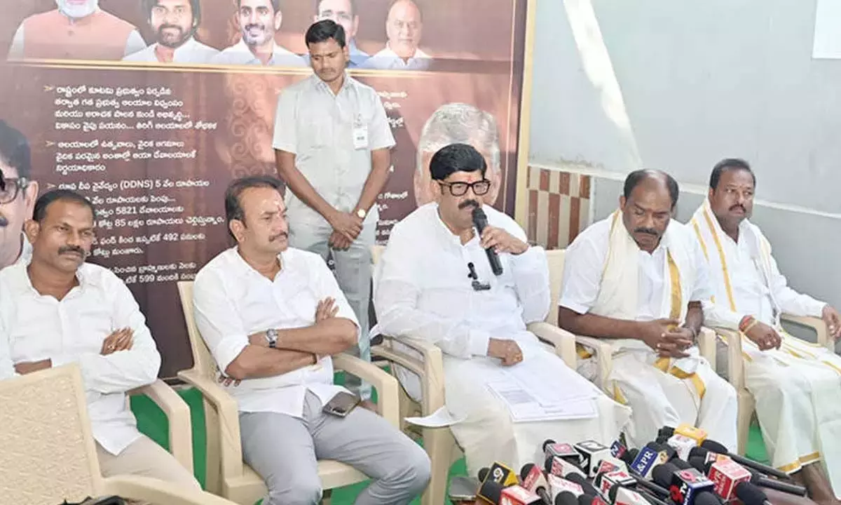 सैकड़ों भक्तों ने शांति से दर्शन किए: Anam