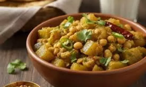 Lauki Chana Dal Sabji: मिनटों में बनाइए स्वादिष्ट लौकी चना दाल की सब्जी Lauki Chana Dal Sabji: मिनटों में बनाइए स्वादिष्ट लौकी चना दाल की सब्जी