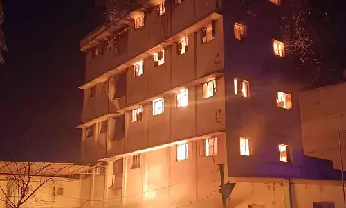Doddaballapura : सात मंजिला इमारत में आग लग गई
