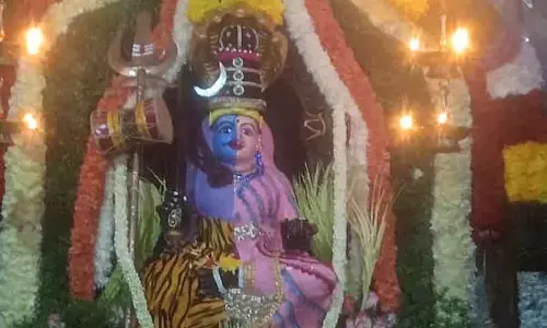 Devanahalli : भक्ति के सागर में डूबे भक्त Devanahalli : भक्ति के सागर में डूबे भक्त