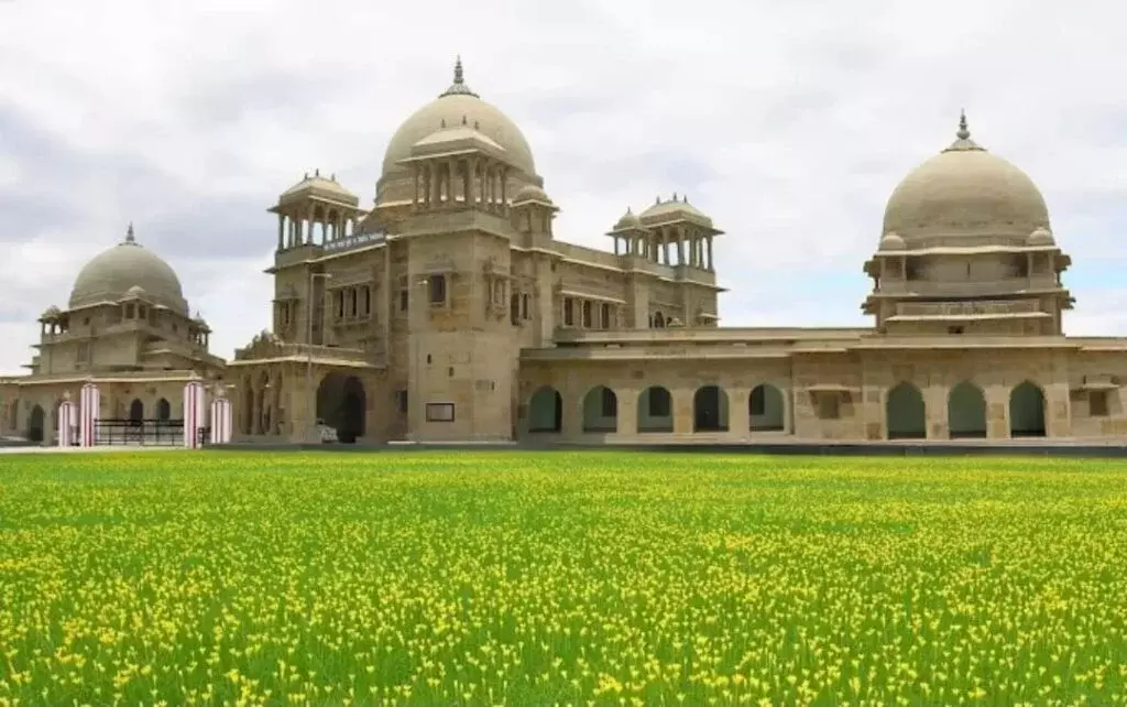 Kanpur: विश्वविद्यालय परिसर में तनाव का माहौल