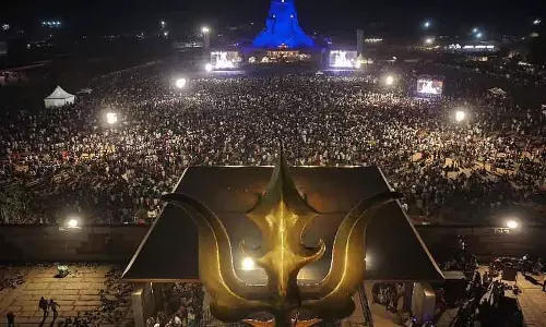 Shivratri : ईशा योग केंद्र में भक्तों की भीड़ उमड़ी Shivratri : ईशा योग केंद्र में भक्तों की भीड़ उमड़ी
