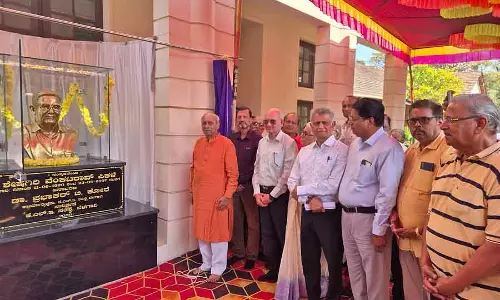Ankola : शिक्षा प्रेमी त्यागी पिकाले की प्रतिमा का अनावरण Ankola : शिक्षा प्रेमी त्यागी पिकाले की प्रतिमा का अनावरण