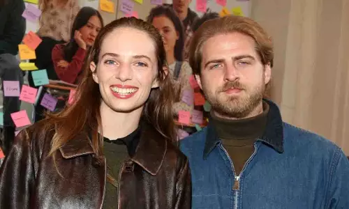 Maya Hawke ने स्टार-स्टडेड सेरेमनी में क्रिश्चियन ली हटसन से शादी की