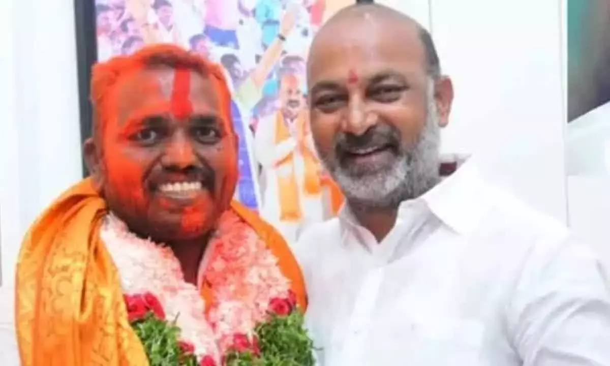 Telangana: करीमनगर के नए चुने गए मेयर कोलागानी श्रीनिवास की बायोग्राफी Telangana: करीमनगर के नए चुने गए मेयर कोलागानी श्रीनिवास की बायोग्राफी