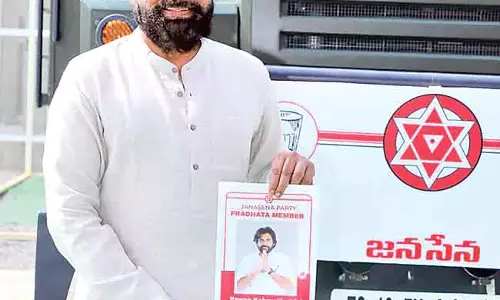 Pawan Kalyan : परफेक्ट लीडर वो होते हैं जो वर्कर्स की मुश्किलों को पहचानते है Pawan Kalyan : परफेक्ट लीडर वो होते हैं जो वर्कर्स की मुश्किलों को पहचानते है