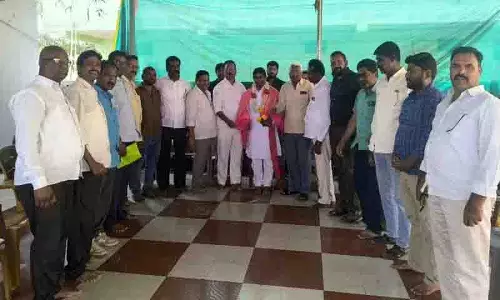 BRS पार्षद दांडू सरैया को इलेंडू नगर पालिका में सम्मानित किया गया BRS पार्षद दांडू सरैया को इलेंडू नगर पालिका में सम्मानित किया गया