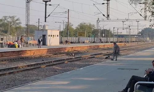 Kanpur: दोहरे हत्याकांड के बाद ट्रेन से कूदकर आत्महत्या Kanpur: दोहरे हत्याकांड के बाद ट्रेन से कूदकर आत्महत्या