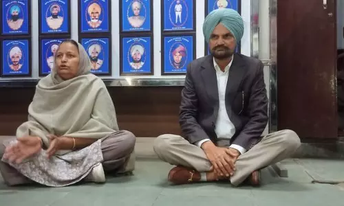 Moosewala के माता-पिता के विरोध के कुछ दिनों बाद, सिंगर की कंपनियों से जुड़े फ्रॉड पर FIR दर्ज की गई Moosewala के माता-पिता के विरोध के कुछ दिनों बाद, सिंगर की कंपनियों से जुड़े फ्रॉड पर FIR दर्ज की गई