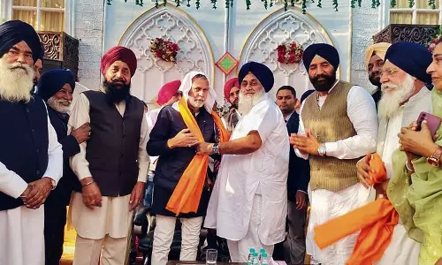 BJP नेता अरविंद खन्ना शिरोमणि अकाली दल में शामिल हुए BJP नेता अरविंद खन्ना शिरोमणि अकाली दल में शामिल हुए