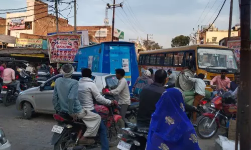 Farrukhabad: लिंगीगंज में अतिक्रमण से बिगड़ी ट्रैफिक व्यवस्था