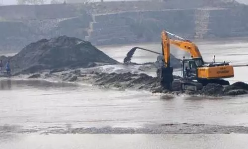 गांव के टेंडर प्रोसेस पर आपत्ति जताने के बाद NGT ने पंजाब की 85 जगहों पर माइनिंग पर रोक लगा दी गांव के टेंडर प्रोसेस पर आपत्ति जताने के बाद NGT ने पंजाब की 85 जगहों पर माइनिंग पर रोक लगा दी
