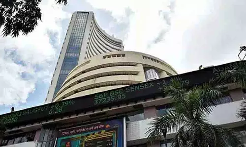 Stock Market में सेंसेक्स 650 अंक उछला, निफ्टी 25682 पर बंद हुआ, बैंकों में तेजी