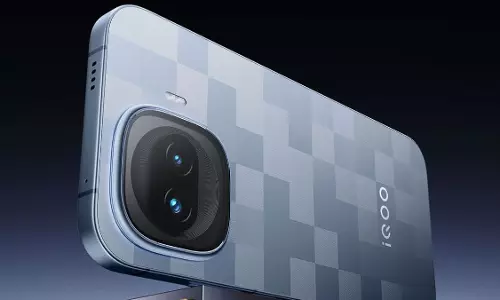 iQOO 15R में होगी 1.5K AMOLED स्क्रीन, 7,600mAh की बैटरी iQOO 15R में होगी 1.5K AMOLED स्क्रीन, 7,600mAh की बैटरी