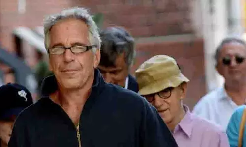Epstein के नए डॉक्यूमेंट रिलीज़ ने ताकतवर नामों को फिर से सुर्खियों में ला दिया Epstein के नए डॉक्यूमेंट रिलीज़ ने ताकतवर नामों को फिर से सुर्खियों में ला दिया