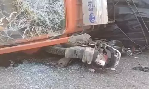 Ambala: बाइक और थ्री-व्हीलर सवार दबे, अम्बाला में सड़क हादसा Ambala: बाइक और थ्री-व्हीलर सवार दबे, अम्बाला में सड़क हादसा