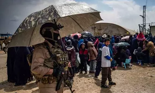 सीरियाई कुर्दिश सेना ने उत्तरी Syria से 34 ऑस्ट्रेलियाई नागरिक रिहा किए सीरियाई कुर्दिश सेना ने उत्तरी Syria से 34 ऑस्ट्रेलियाई नागरिक रिहा किए