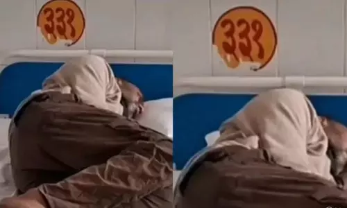 गोमती एक्सप्रेस में जहरखुरानी का शिकार हुआ यात्री, नशीला बिस्कुट खिलाकर नकदी-मोबाइल लूटा गोमती एक्सप्रेस में जहरखुरानी का शिकार हुआ यात्री, नशीला बिस्कुट खिलाकर नकदी-मोबाइल लूटा
