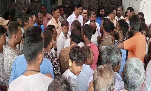किसानों ने पेनपहाड़ के अधिकारियों से बिना app के यूरिया बांटने की अपील की किसानों ने पेनपहाड़ के अधिकारियों से बिना app के यूरिया बांटने की अपील की