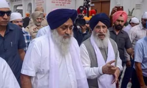 अकाली दल ने AAP पर लगाया सरकारी धन के दुरुपयोग करने का आरोप अकाली दल ने AAP पर लगाया सरकारी धन के दुरुपयोग करने का आरोप