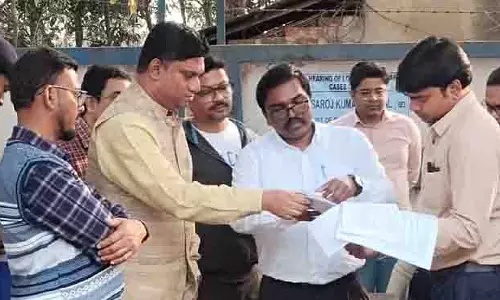 आयोग ने कहा कि आवास योजना के कागजात SIR में स्वीकार नहीं किए गए; TMC ने आलोचना की आयोग ने कहा कि आवास योजना के कागजात SIR में स्वीकार नहीं किए गए; TMC ने आलोचना की