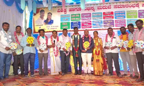 Koppal गांववालों ने गेस्ट टीचर की शादी को सोशल अवेयरनेस इवेंट बनाया Koppal गांववालों ने गेस्ट टीचर की शादी को सोशल अवेयरनेस इवेंट बनाया