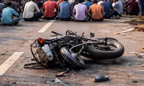 Accident: अलग-अलग सड़क हादसों में 5 लोगों की मौत, मचा हड़कंप