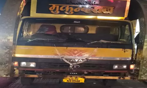 बिना अनुमति डीजे संचालन पर पुलिस की सख्ती, गोलबाजार में डीजे वाहन जप्त बिना अनुमति डीजे संचालन पर पुलिस की सख्ती, गोलबाजार में डीजे वाहन जप्त