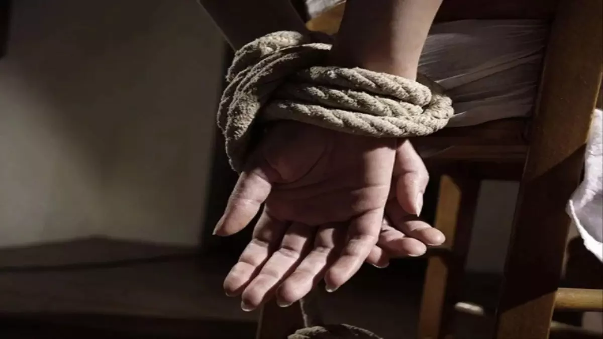 स्टूडेंट का अपहरण, स्कूल के सामने वारदात को अंजाम देने वाले 3 अरेस्ट स्टूडेंट का अपहरण, स्कूल के सामने वारदात को अंजाम देने वाले 3 अरेस्ट