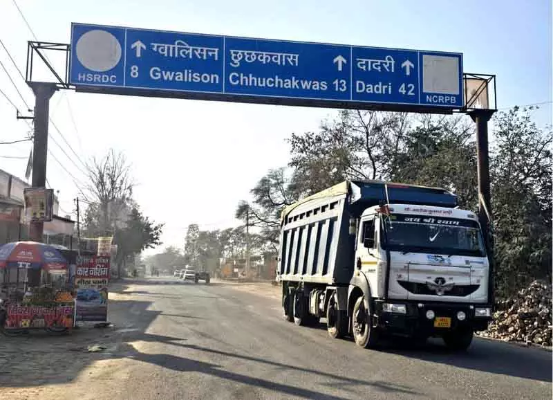 Jhajjar: बढ़ते सड़क हादसों पर रोक के लिए अधिकारियों से दीर्घकालिक समाधान की मांग Jhajjar: बढ़ते सड़क हादसों पर रोक के लिए अधिकारियों से दीर्घकालिक समाधान की मांग