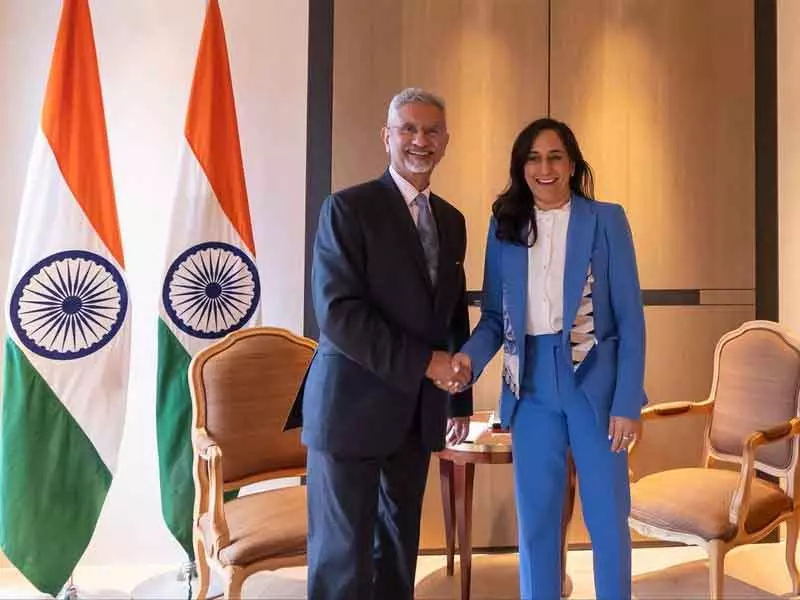 India-Canada ने आर्थिक मजबूती के लिए संबंधों को मजबूत करने और व्यापार विविधता पर जोर दिया India-Canada ने आर्थिक मजबूती के लिए संबंधों को मजबूत करने और व्यापार विविधता पर जोर दिया