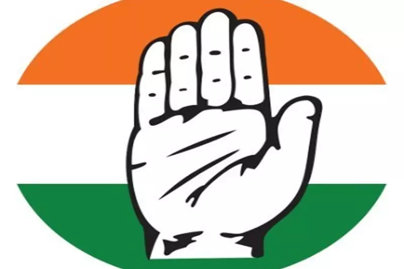 Karimnagar कॉर्पोरेशन के लिए लड़ाई: पांच पार्षद कांग्रेस में शामिल Karimnagar कॉर्पोरेशन के लिए लड़ाई: पांच पार्षद कांग्रेस में शामिल