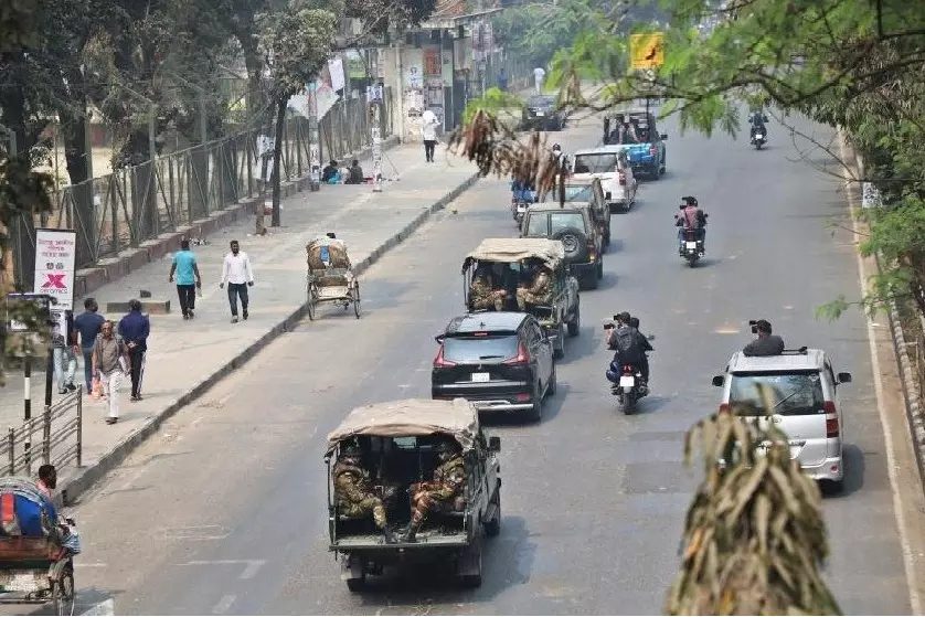 Bangladesh में चुनाव के बाद हिंसा नहीं रुकी; कई लोग घायल, घर में आग लगाई गई Bangladesh में चुनाव के बाद हिंसा नहीं रुकी; कई लोग घायल, घर में आग लगाई गई