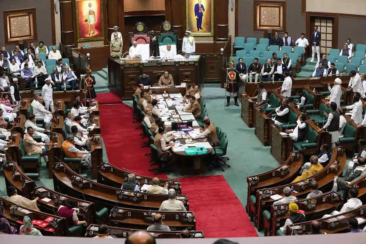 MP : विधानसभा में भाषण के दौरान कांग्रेस ने राज्यपाल मंगूभाई पटेल को टोका MP : विधानसभा में भाषण के दौरान कांग्रेस ने राज्यपाल मंगूभाई पटेल को टोका