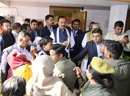 उपमुख्यमंत्री केशव प्रसाद मौर्य ने विधानसभा सत्र से पूर्व जनता दर्शन में सुनीं जन-समस्याएं उपमुख्यमंत्री केशव प्रसाद मौर्य ने विधानसभा सत्र से पूर्व जनता दर्शन में सुनीं जन-समस्याएं