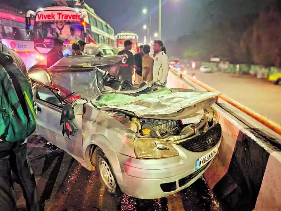 Karnataka : रात में लंबी ड्राइव के बाद हुए एक दर्दनाक हादसे में पांच युवकों की मौत हो गई Karnataka : रात में लंबी ड्राइव के बाद हुए एक दर्दनाक हादसे में पांच युवकों की मौत हो गई