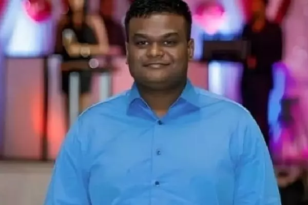 Canada में गोलीबारी में जान गंवाने वाले युवक का पार्थिव शरीर बेंगलुरु लाया गया Canada में गोलीबारी में जान गंवाने वाले युवक का पार्थिव शरीर बेंगलुरु लाया गया
