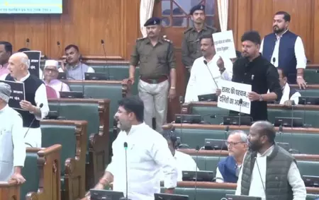 राजद की ओर से लोजपा संस्थापक रामविलास पासवान को बेचारा कहने पर बिहार विधानसभा में जोरदार हंगामा राजद की ओर से लोजपा संस्थापक रामविलास पासवान को बेचारा कहने पर बिहार विधानसभा में जोरदार हंगामा