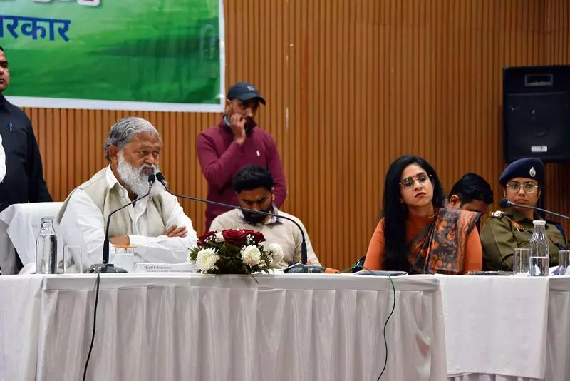 Haryana : नेटिज़न्स ने विज के वीडियो पर निशाना साधा Haryana : नेटिज़न्स ने विज के वीडियो पर निशाना साधा