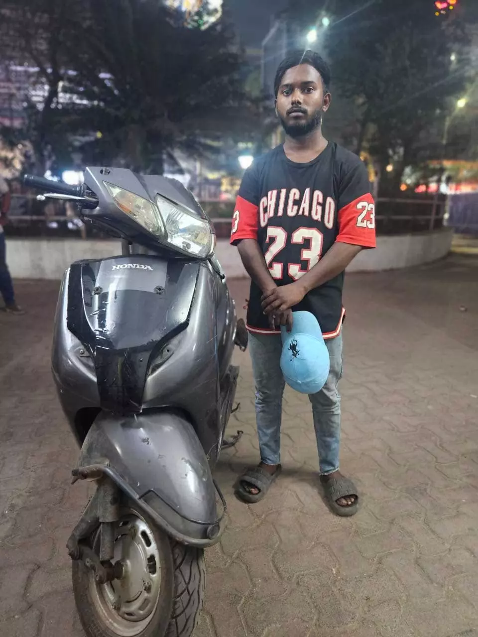 कॉम्प्लेक्स की पार्किंग से एक्टिवा चुराने वाला गिरफ्तार कॉम्प्लेक्स की पार्किंग से एक्टिवा चुराने वाला गिरफ्तार