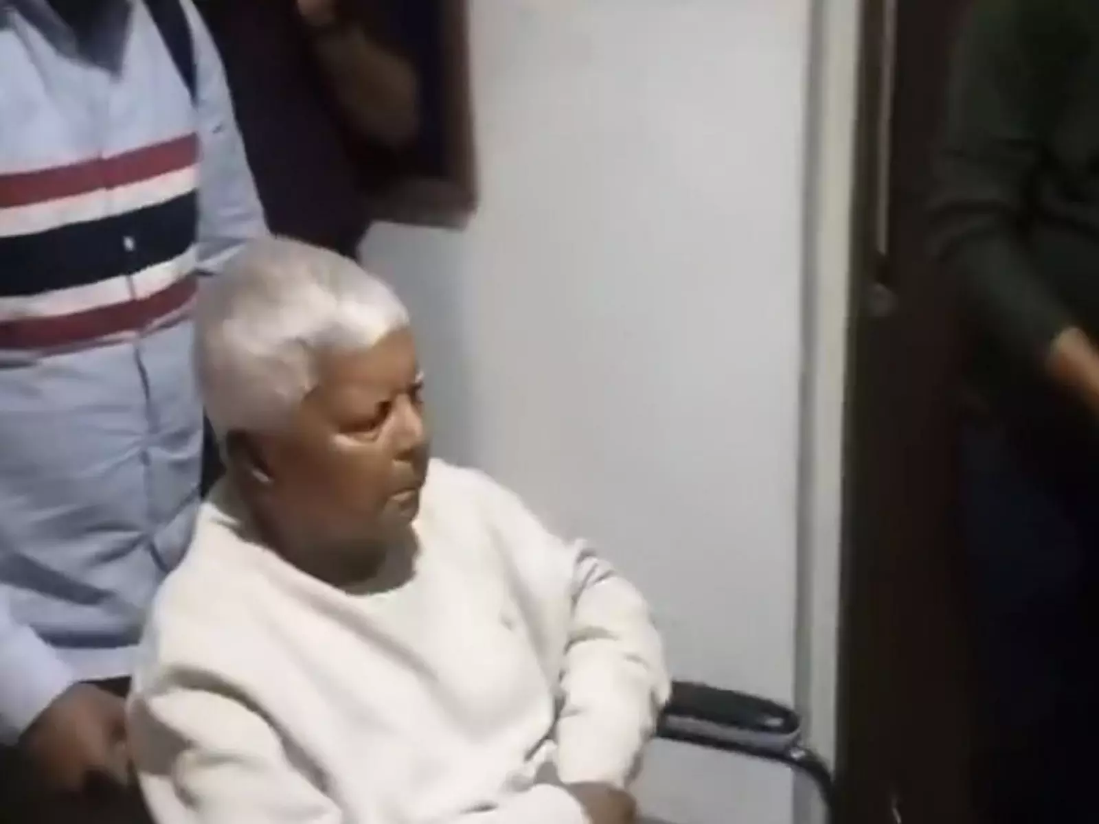 Lalu-राबड़ी पर नौकरी के बदले जमीन मामले में आरोप तय Lalu-राबड़ी पर नौकरी के बदले जमीन मामले में आरोप तय