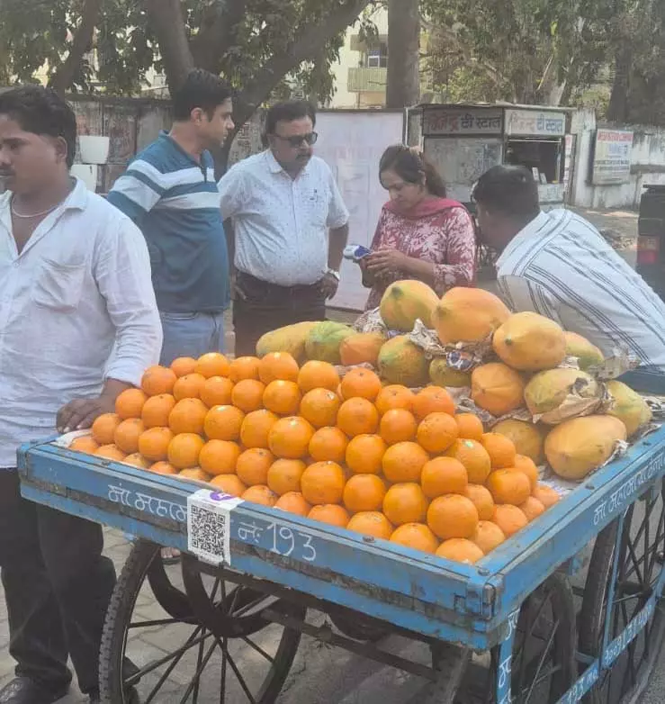 अमृततुल्य दुकान और 6 फल ठेला संचालकों पर जुर्माना अमृततुल्य दुकान और 6 फल ठेला संचालकों पर जुर्माना