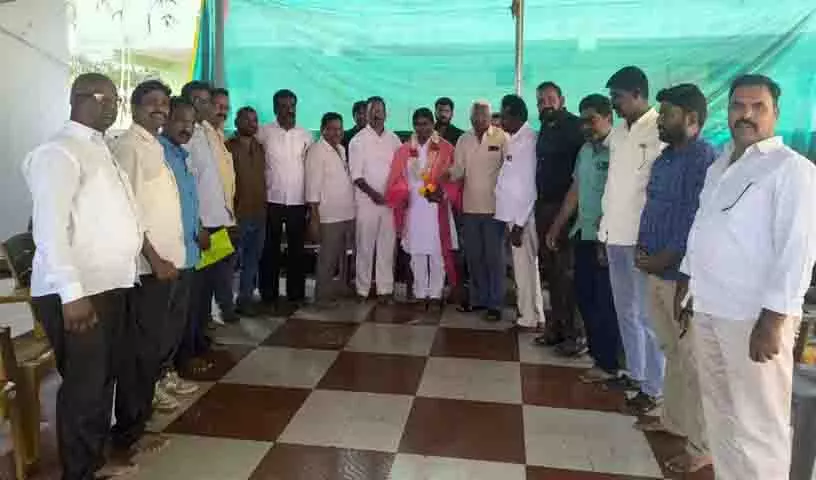 BRS पार्षद दांडू सरैया को इलेंडू नगर पालिका में सम्मानित किया गया BRS पार्षद दांडू सरैया को इलेंडू नगर पालिका में सम्मानित किया गया
