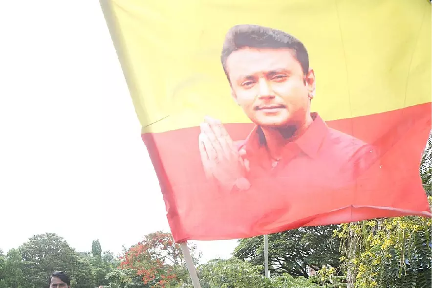 Fan murder case: एक्टर दर्शन ने जेल में मनाया 49वां जन्मदिन Fan murder case: एक्टर दर्शन ने जेल में मनाया 49वां जन्मदिन