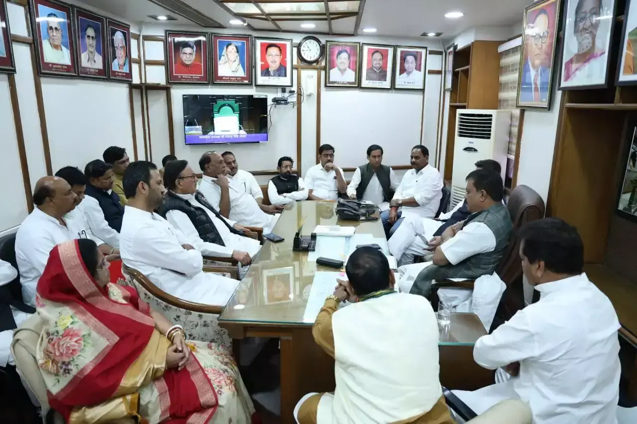 Bhopal: नेता प्रतिपक्ष ने भागीरथपुरा दूषित पानी पर सरकार को घेरा Bhopal: नेता प्रतिपक्ष ने भागीरथपुरा दूषित पानी पर सरकार को घेरा