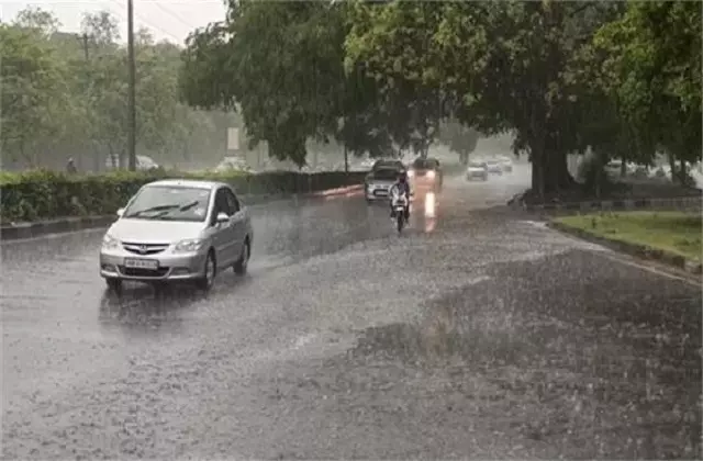 Chandigarh: 12 जिलों में बारिश की चेतावनी, गर्मी बढ़ेगी Chandigarh: 12 जिलों में बारिश की चेतावनी, गर्मी बढ़ेगी